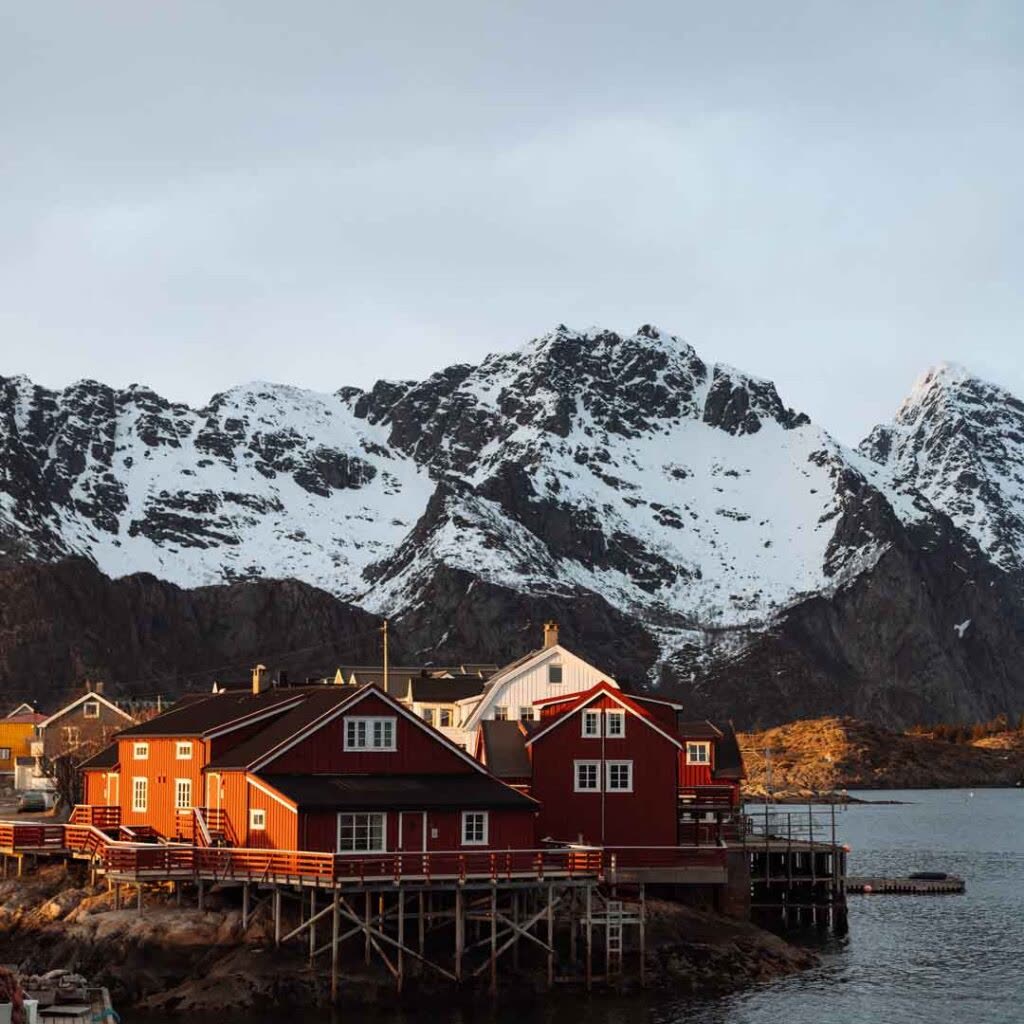 Casas del puerto de Henningsvær